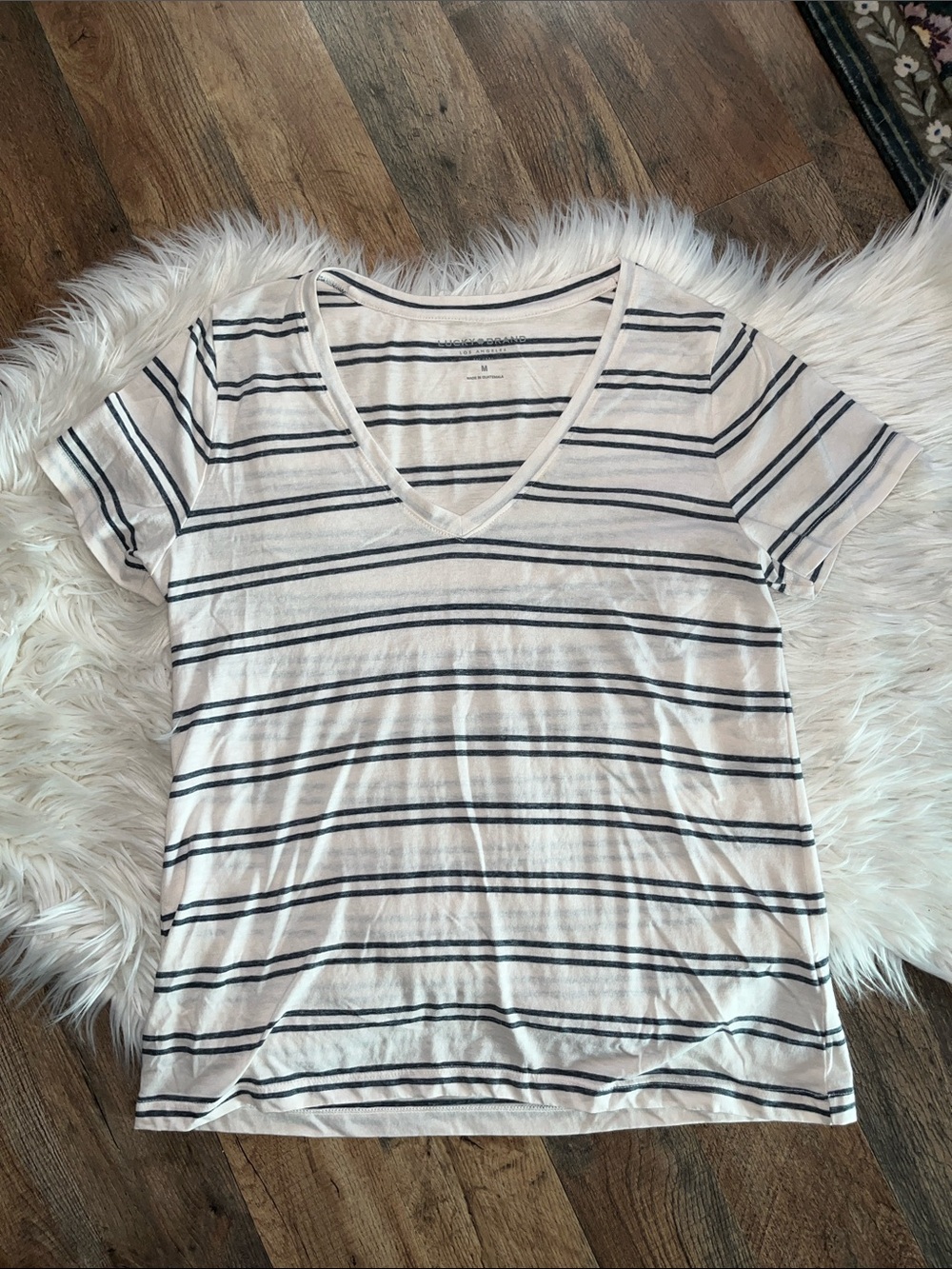 Lucky Brand Striped V-Neck T-Shirt Cream Navy Size Medium Casual Coastal Tee